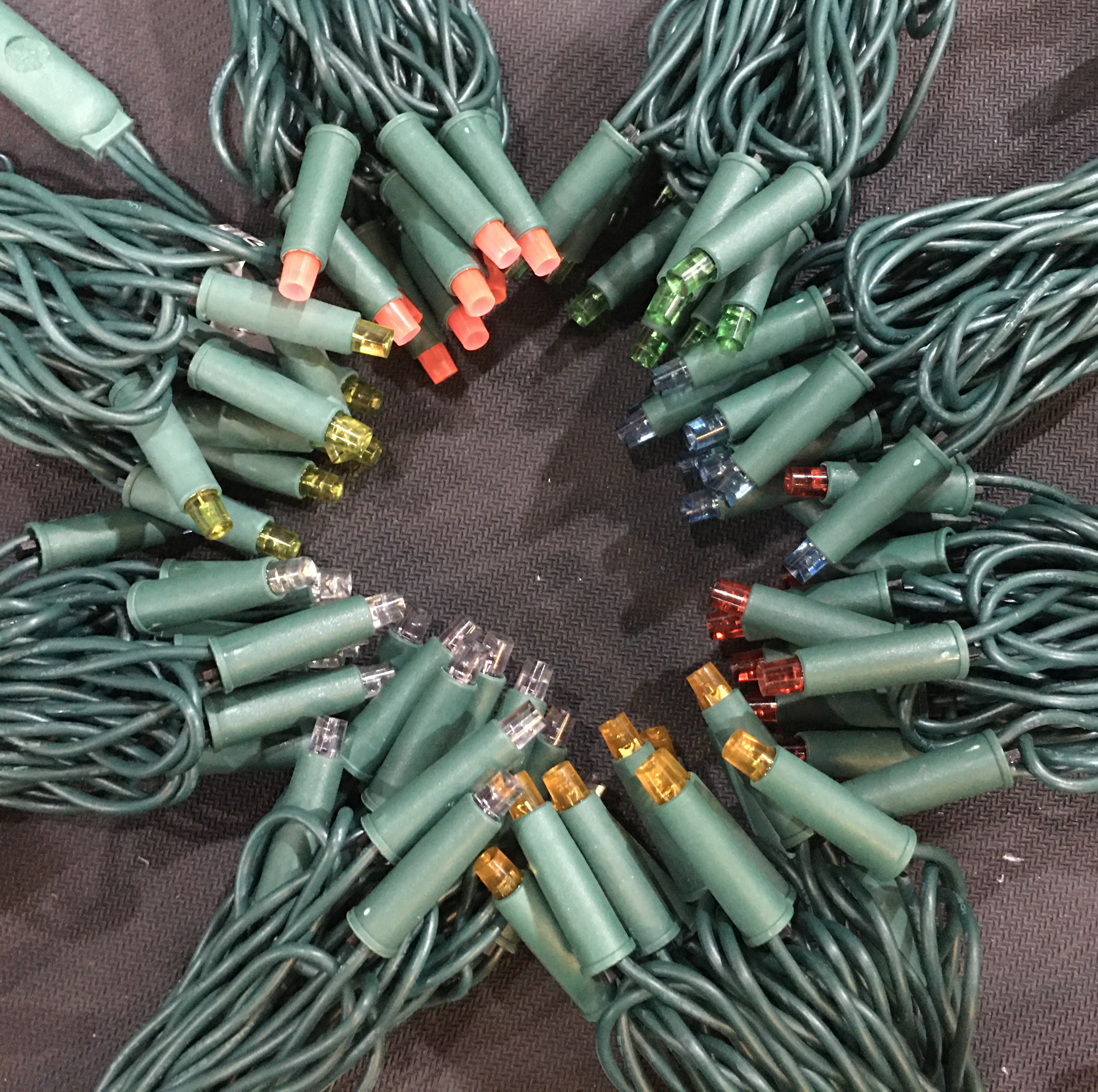 How To Hang, Decorate, And Fix Christmas Lights?